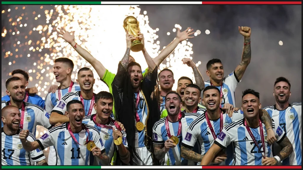 Dünya Kupası şampiyonları: Arjantin 2022 Katar'da kupayı kaldırıyor